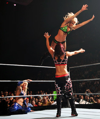 Kelly-Kelly-is-a-brave-wrestler