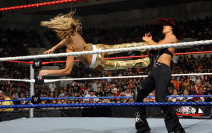 WWE-Diva-Kelly-Kelly-Impressive-Drop-Kick