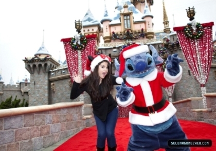 Selena - Selena la Disneyland