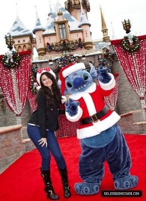 Selena - Selena la Disneyland