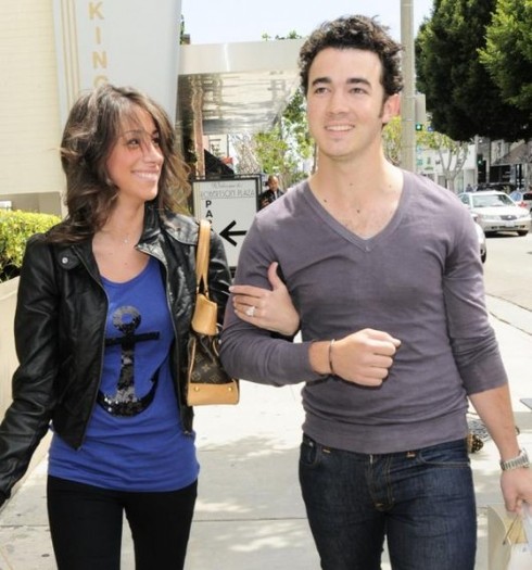 kanielle-shopping-beverly-hills-2-530x568[1]