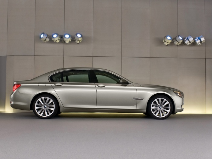 silver_7_series_passenger_side-1600x1200
