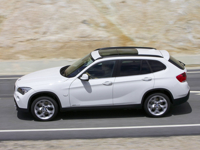 SUV%20BMW%20X1%20Wallpaper%20Background