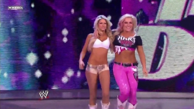 normal_WWE_SmackDown_10_22_10_Michelle_McCool_Layla_vs_Kelly_Kelly_Natalya_720p_AC3_5_1_x264_mkv_000