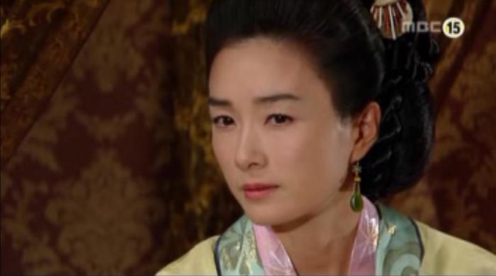 Glancing Yuhwa~ ^^ - Bax poze jumong