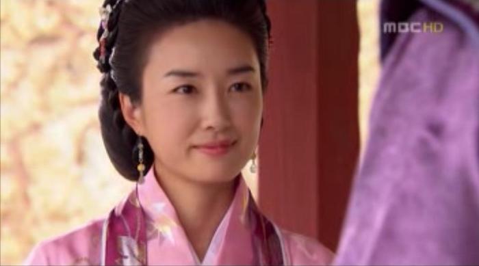 Meets,,,, Lady Yuhwa\'s smile face~ ^^.