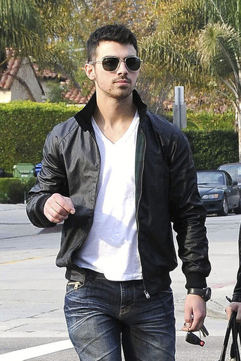 Joe+Jonas+Joe+Nick+Jonas+Samantha+Barks+West+btFD5wz66adl - Joe and Nick Jonas and Samantha Barks in West Hollywood