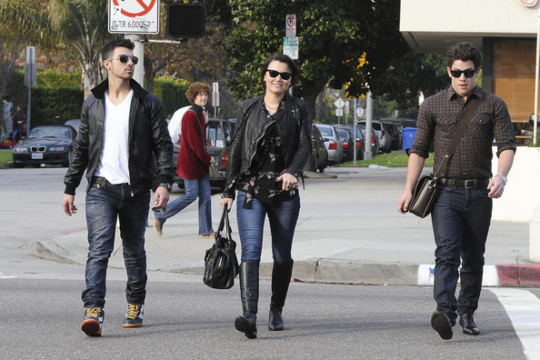 Joe+Jonas+Joe+Nick+Jonas+Samantha+Barks+West+I-ij4DQZmool - Joe and Nick Jonas and Samantha Barks in West Hollywood