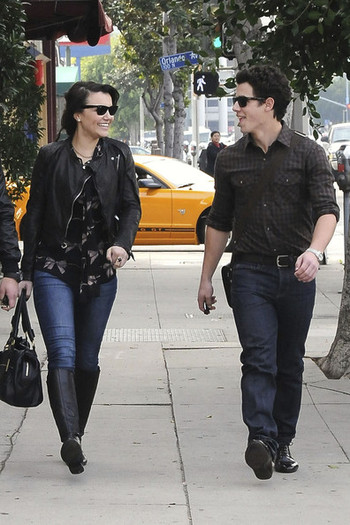 Joe+Jonas+Joe+Nick+Jonas+Samantha+Barks+West+KtQcwVRvbF2l - Joe and Nick Jonas and Samantha Barks in West Hollywood