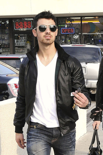 Joe+Jonas+Joe+Nick+Jonas+Samantha+Barks+West+ZPNksV5vLTTl - Joe and Nick Jonas and Samantha Barks in West Hollywood