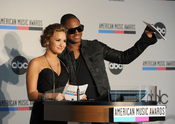 Demi+Lovato+2010+American+Music+Awards+Nominations+pDKDsq25X_yl