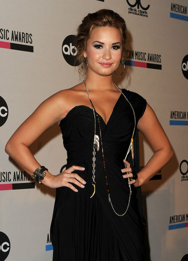Demi+Lovato+2010+American+Music+Awards+Nominations+sInGLRh9Winl