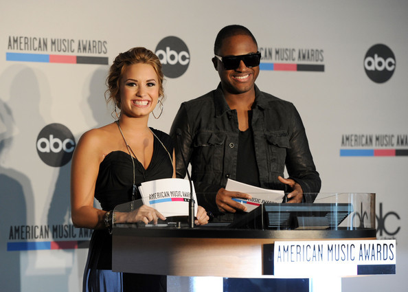 Demi+Lovato+2010+American+Music+Awards+Nominations+zR6KRlP9pBil