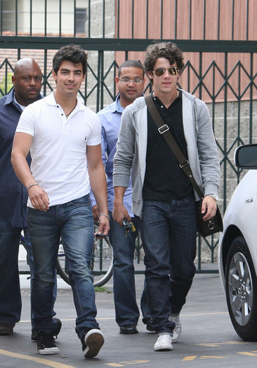 Joe+and+Nick+s+double+lunch+s1BHLR7j7lml - Joe and Nick Jonas at Bob s Big Boy