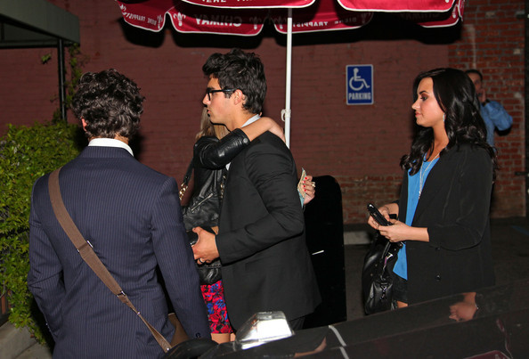 Joe+Demi+double+date+Nick+Nicole+fI4QHlGo3ksl - Joe Jonas and Demi Lovato at Farfella Restaurant