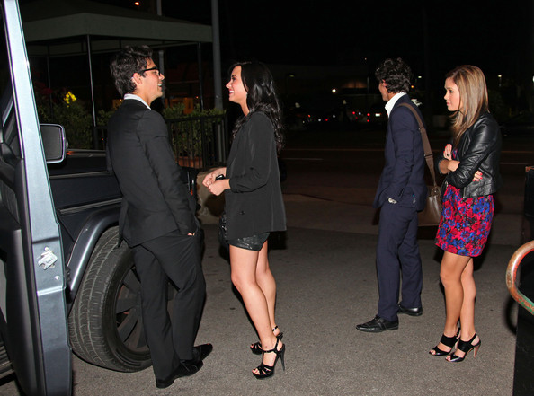 Joe+Demi+double+date+Nick+Nicole+Z4W-qtgsAetl - Joe Jonas and Demi Lovato at Farfella Restaurant