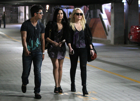 Joe+and+Demi+go+to+church+zk_j8Ublcqcl - Joe Jonas and Demi Lovato Go to Church