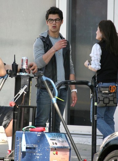 Joe+Jonas+Set+JONAS+Santa+Monica+2+0aKqroWBPlql - Joe Jonas On Set Of JONAS In Santa Monica 2