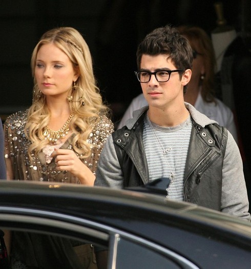 Joe+Jonas+Set+JONAS+Santa+Monica+2+dPldItuamXUl - Joe Jonas On Set Of JONAS In Santa Monica 2