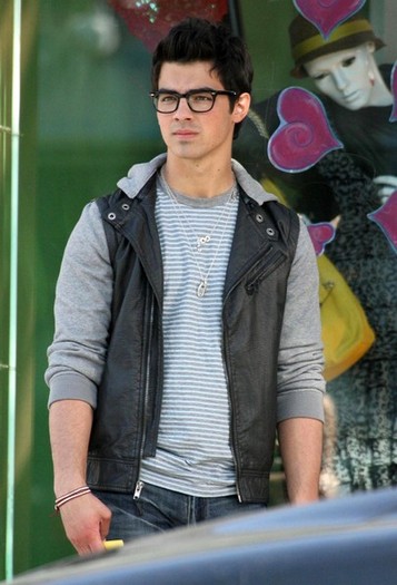 Joe+Jonas+Set+JONAS+Santa+Monica+2+TziGkCwy2a8l