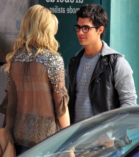 Joe+Jonas+Set+JONAS+Santa+Monica+4+E-GXm_mfFh3l - Joe Jonas On Set Of JONAS In Santa Monica 4