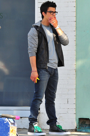 Joe+Jonas+Set+JONAS+Santa+Monica+4+jPhiUWhLkvTl - Joe Jonas On Set Of JONAS In Santa Monica 4