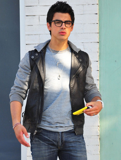 Joe+Jonas+Set+JONAS+Santa+Monica+4+T3Q_r42zVewl - Joe Jonas On Set Of JONAS In Santa Monica 4