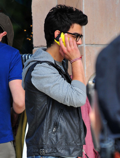 Joe+Jonas+Set+JONAS+Santa+Monica+4+ZSGUHSJXbg-l - Joe Jonas On Set Of JONAS In Santa Monica 4