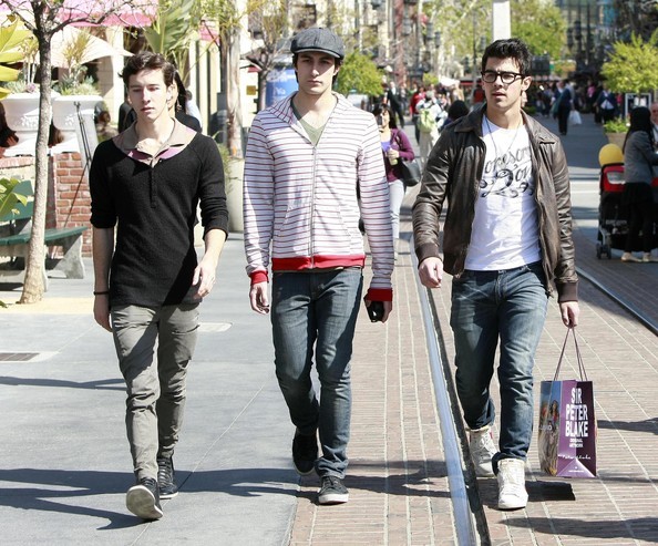 Joe+Jonas+Out+Shopping+Friends+Grove+dIC6yn5Vmw3l - Joe Jonas Out Shopping With Friends At The Grove