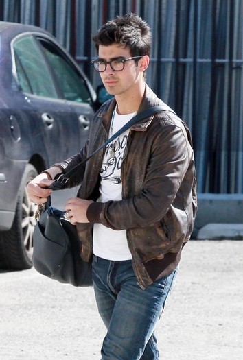 Joe+Jonas+Out+Shopping+Friends+Grove+h8QDTxKGwv3l