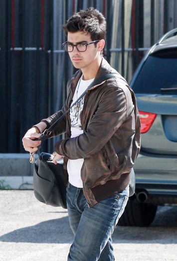 Joe+Jonas+Out+Shopping+Friends+Grove+sHm1xrDImJ5l