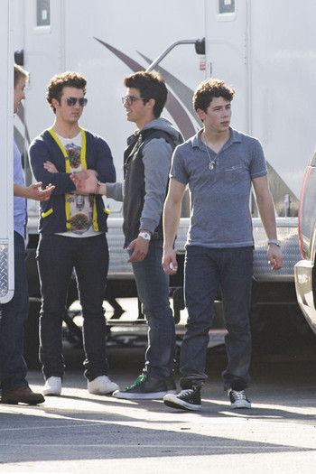 Jonas+Brothers+film+Santa+Monica+H7nAhI4xEMil - Jonas Brothers film in Santa Monica