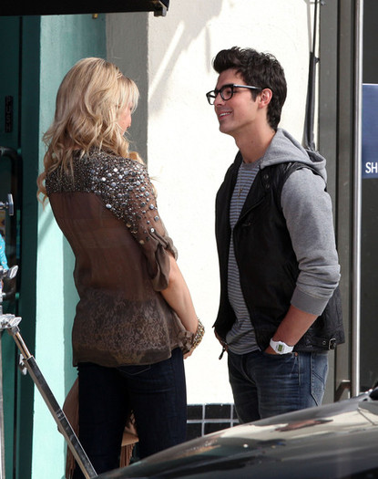 Joe+Jonas+Set+JONAS+Santa+Monica+1Rmp_wF663tl