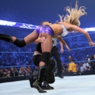 thumbs_8-serena-executes-a-gutbuster-on-kelly-kelly-for-her-first-wwe-victory