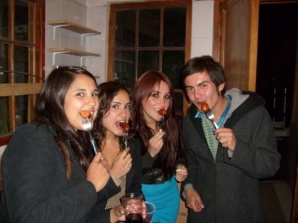 2vxo9k8 - Dulce Maria con amigos