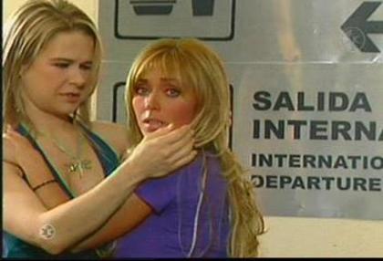 nc8f204bec41a73183f6b3a09ceb473df - Mia colucci si Mama ei