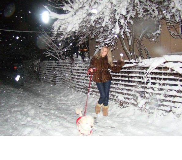 raluca-tanase-cu-catelul-prin-zapada-foto_9_size1 - Raluca Tanse