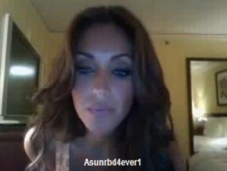 - (5) - Anahi Twittcam