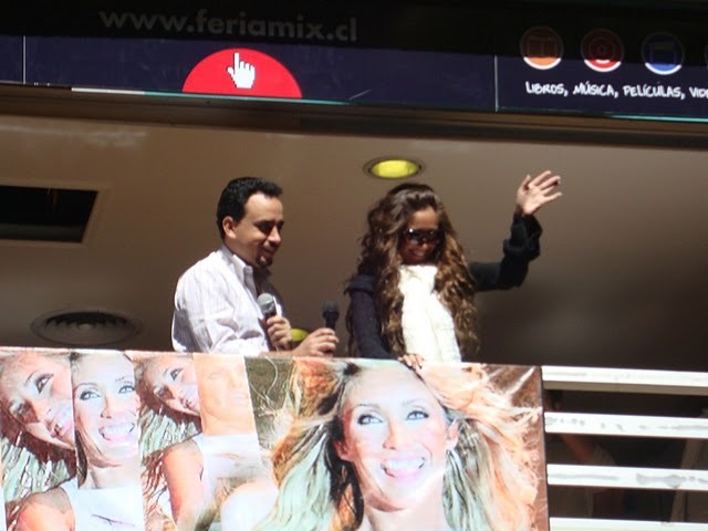 033 - Any tarde de autografos en Chile