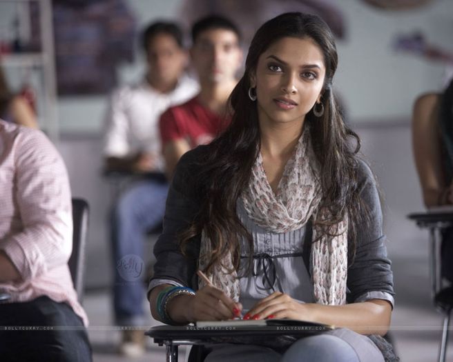 31326-deepika-attending-lecture-class-in-love-aaj-kal-movie - Love aaj kal