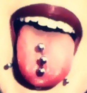 triple-tongue-piercing-e1261498120808