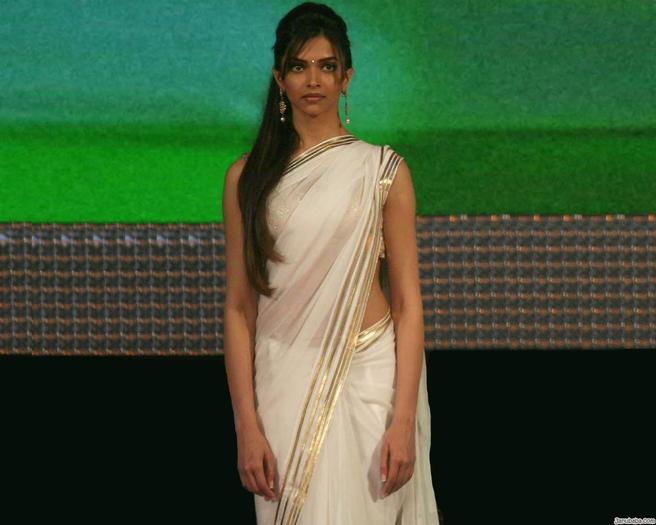 deepika-padukone-in-saree-cute - Deepika Padukone