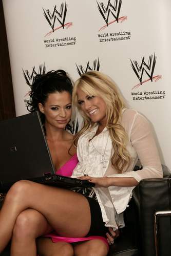 WWE-Kelly-Kelly-Poses-With-Candice-Michelle