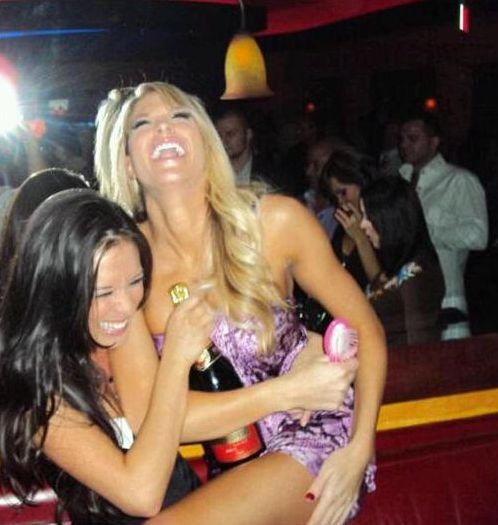 Kelly-Kelly-Late-Night-Party-Pictures