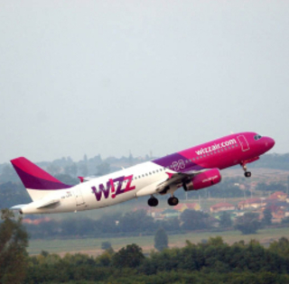 avion-wizzair-la-decolare-thumb-250-0-18[1]