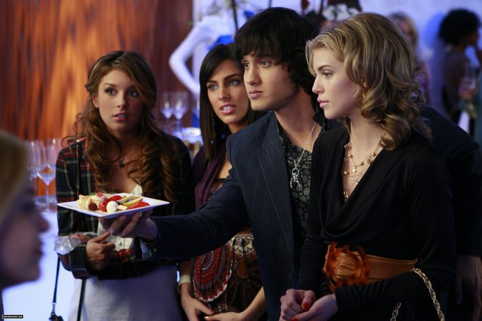 Annie,Adrianna,Navid si Naomi - 90210