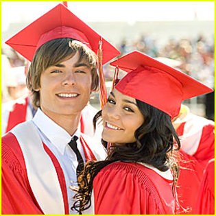 zac-efron-vanessa-hudgens-1 - high school musical 3