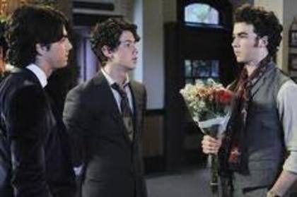 images (18) - jonas