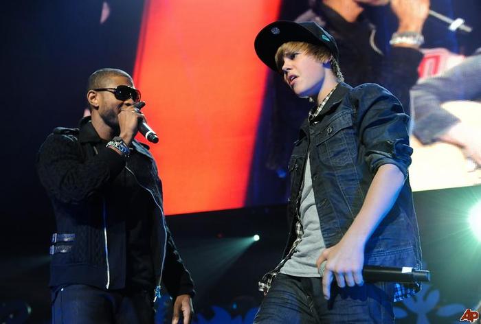 usher-justin-bieber-2009-12-12-3-11-20 - Justin Biber