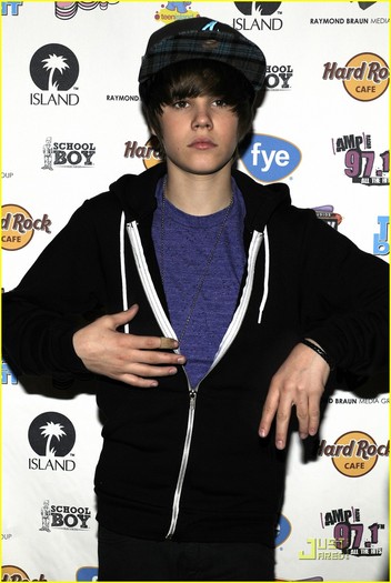 justin-bieber-citywalk-world-04 - Justin Bieber- My Universal CityWalk World